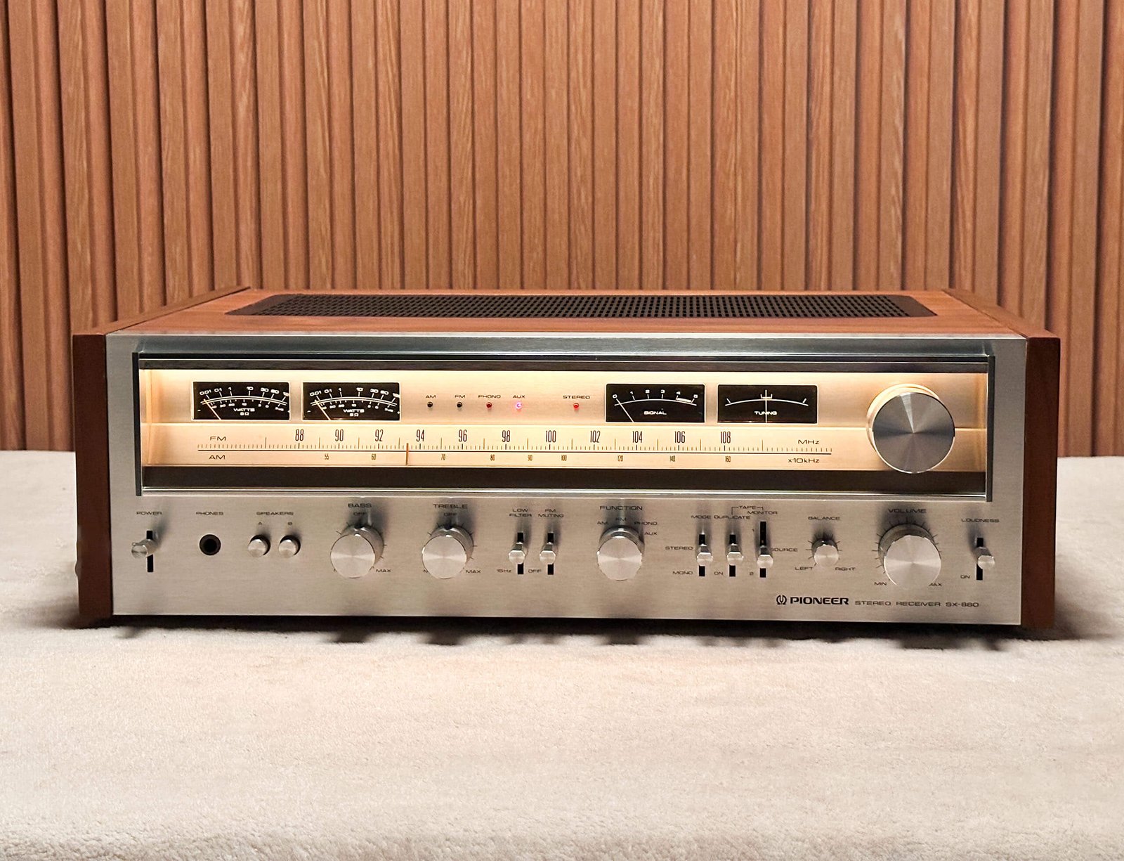 NEAR MINT PIONEER SX-880 RECEIVER NEAR MINT PIONEER SX-880 RECEIVER