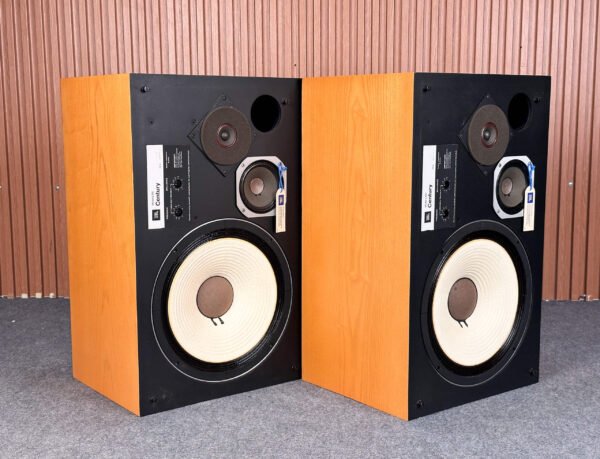 VERY NICE JBL L100 CENTURY SPEAKERS