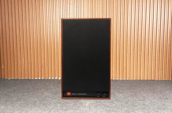 Very nice JBL 4311 Speakers