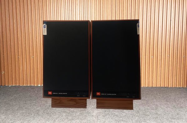 Very nice JBL 4311 Speakers