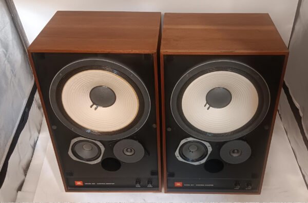 Very nice JBL 4311 Speakers