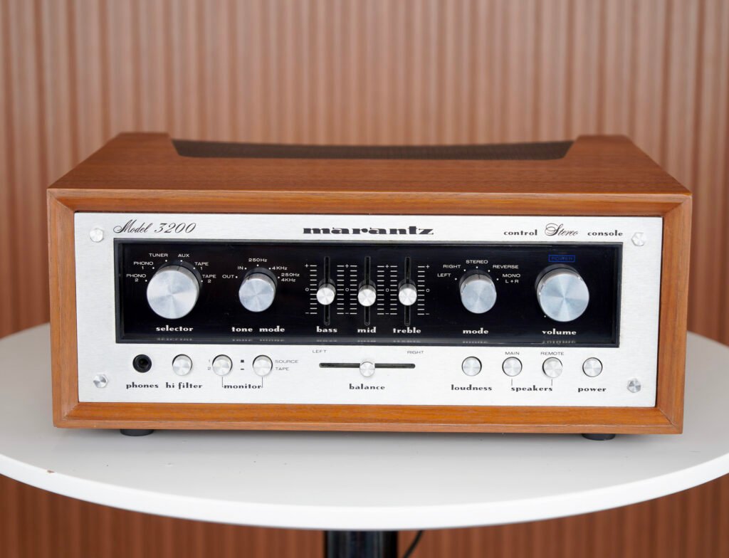 Excellent Marantz 3200 Stereo Console Pre-Amplifier – Vintage