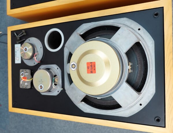 Speakers_pioneer_hpm100_5qtts0723_34