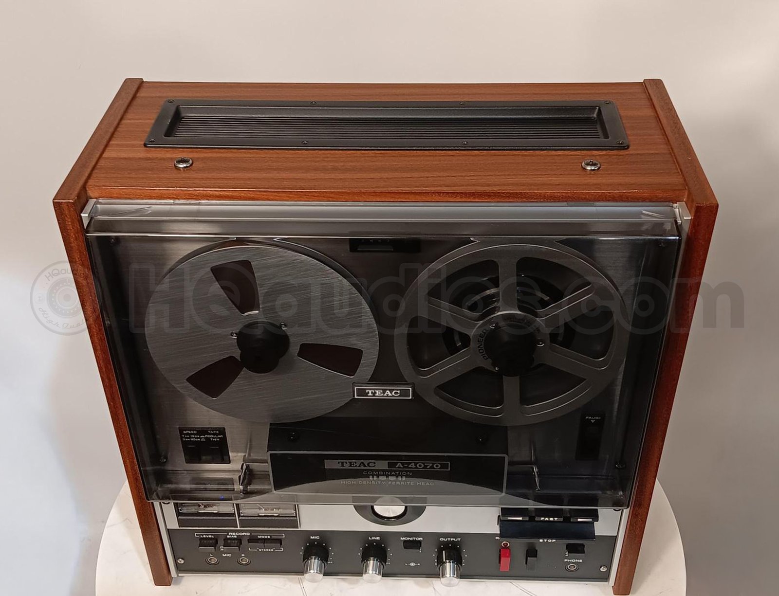 TEAC A-4070 Reel-to-Reel Tape Recorder TEAC A-4070 Reel-to-Reel Tape Recorder