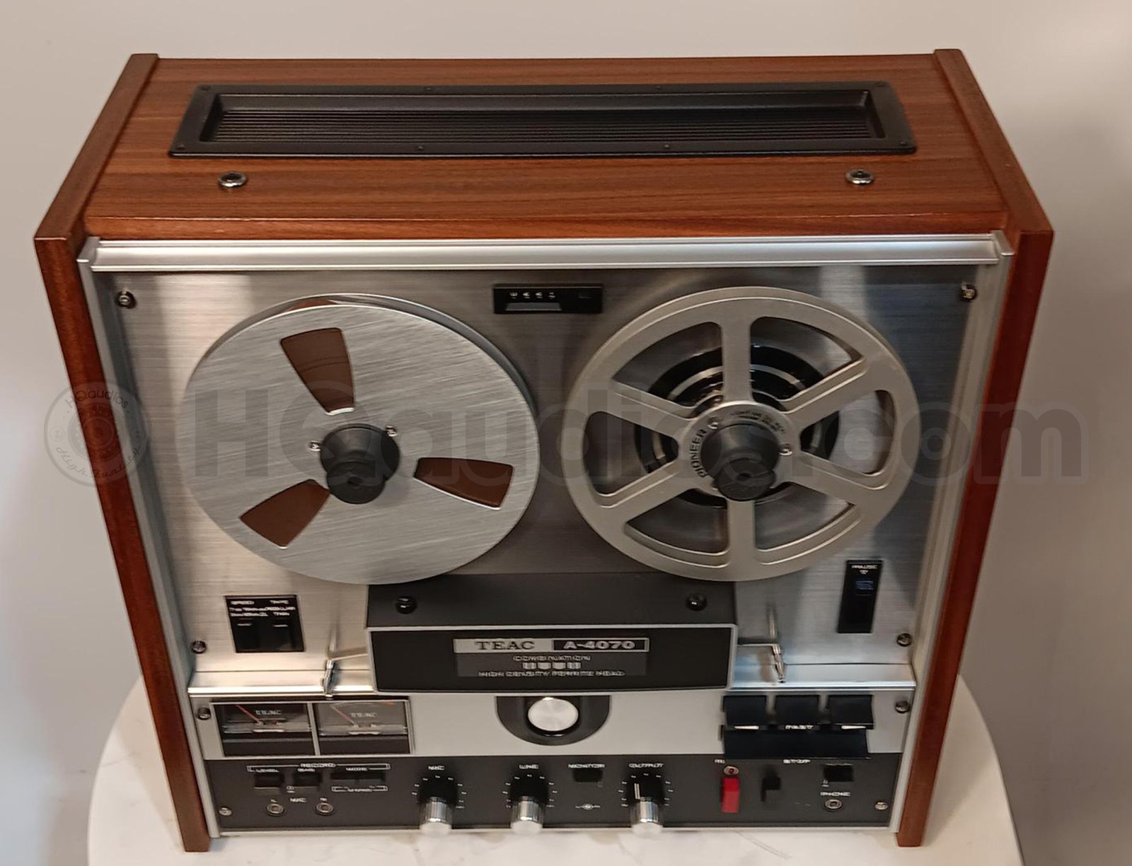 TEAC A-4070 Reel-to-Reel Tape Recorder TEAC A-4070 Reel-to-Reel Tape Recorder