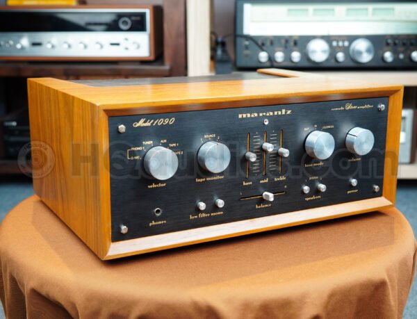Outstanding Marantz 1090 Amplifier