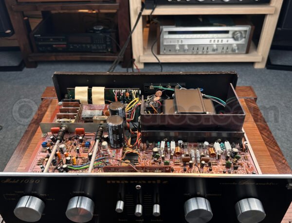 Outstanding Marantz 1090 Amplifier