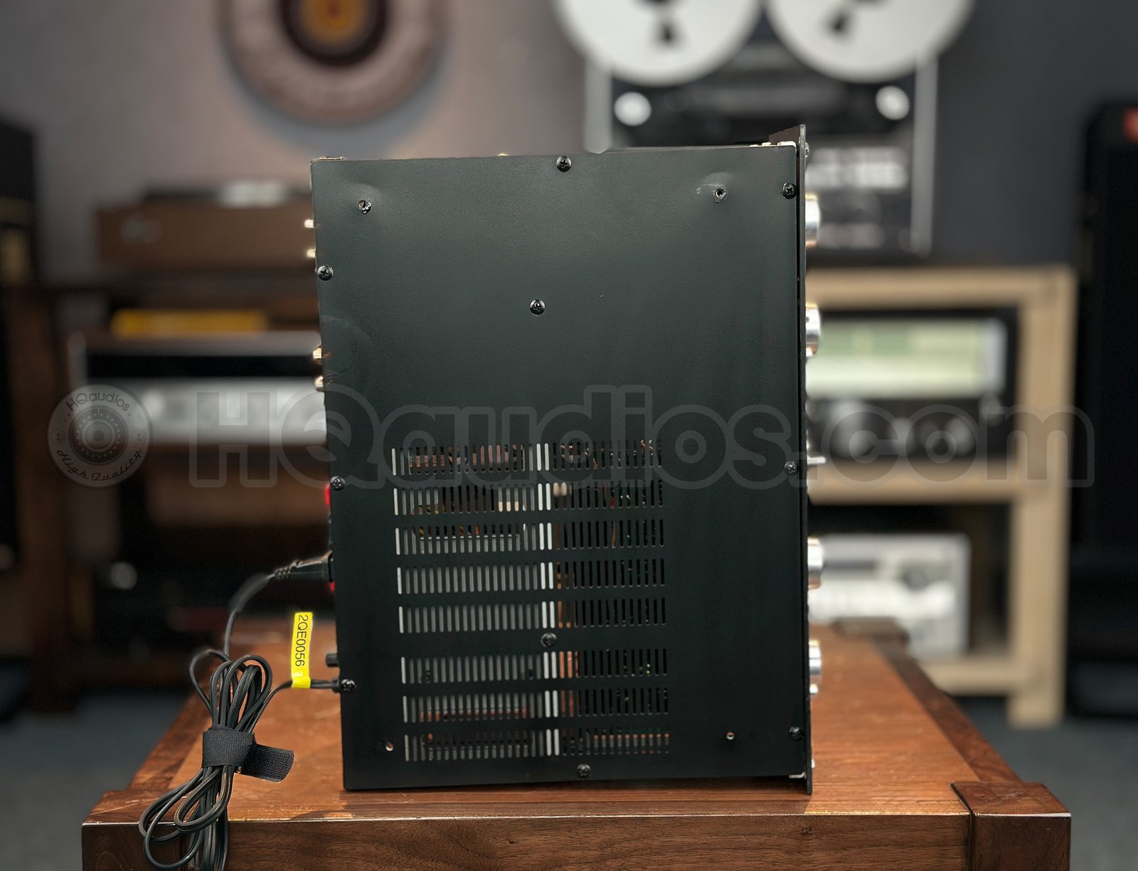 Outstanding Marantz 1090 Amplifier Outstanding Marantz 1090 Amplifier