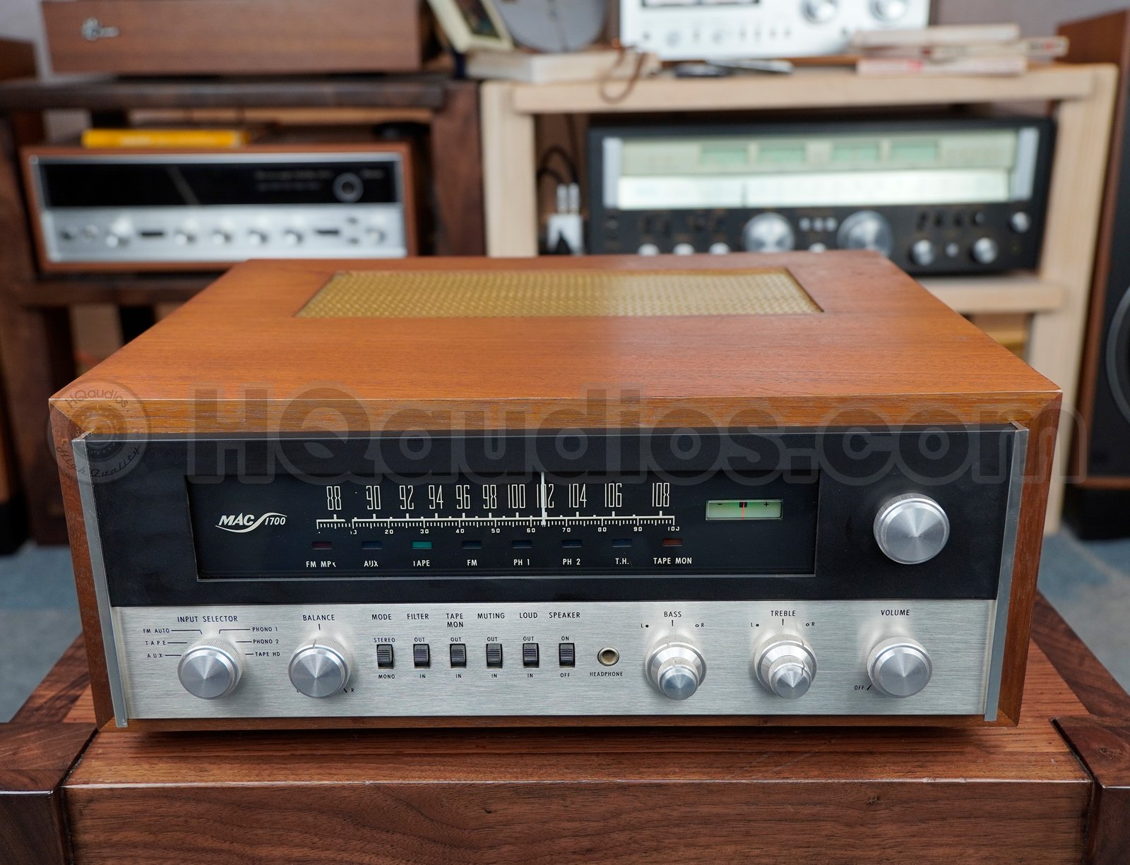 Top-notch McIntosh MAC1700 Vintage Receiver Top-notch McIntosh MAC1700 Vintage Receiver