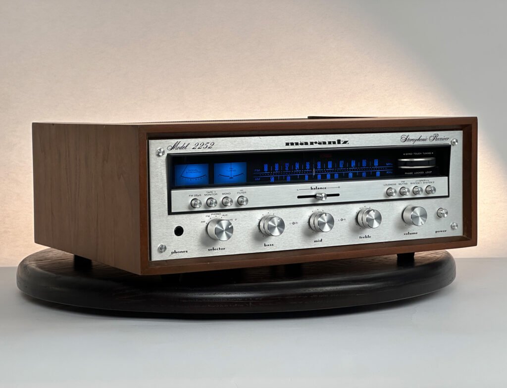 Marantz 2252 Stereo Receiver– Recapped & Serviced- WC22 Case