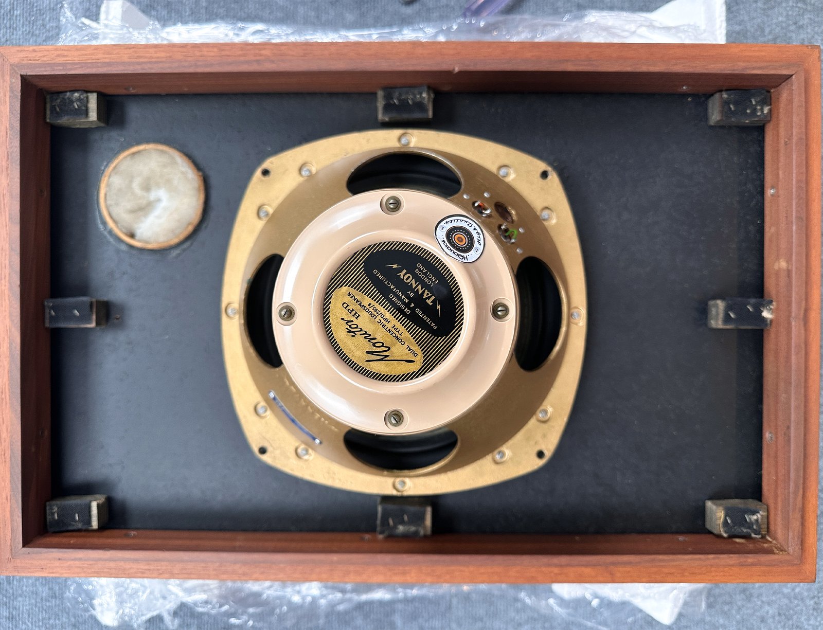 Outstanding Tannoy 295-8 Pair of Speakers Outstanding Tannoy 295-8 Pair of Speakers