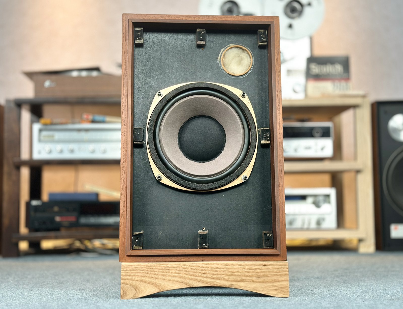 Outstanding Tannoy 295-8 Pair of Speakers Outstanding Tannoy 295-8 Pair of Speakers