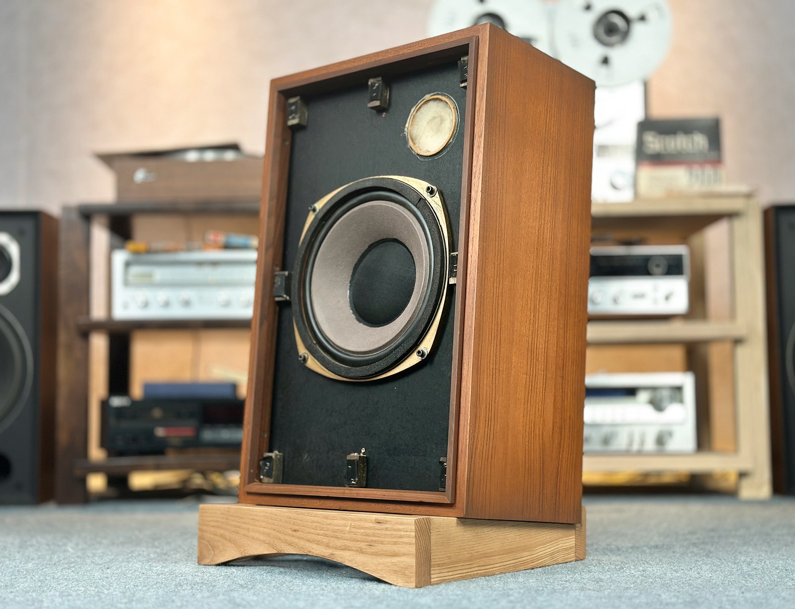 Outstanding Tannoy 295-8 Pair of Speakers Outstanding Tannoy 295-8 Pair of Speakers