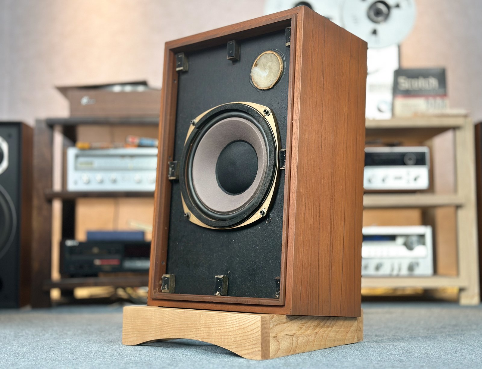 Outstanding Tannoy 295-8 Pair of Speakers Outstanding Tannoy 295-8 Pair of Speakers