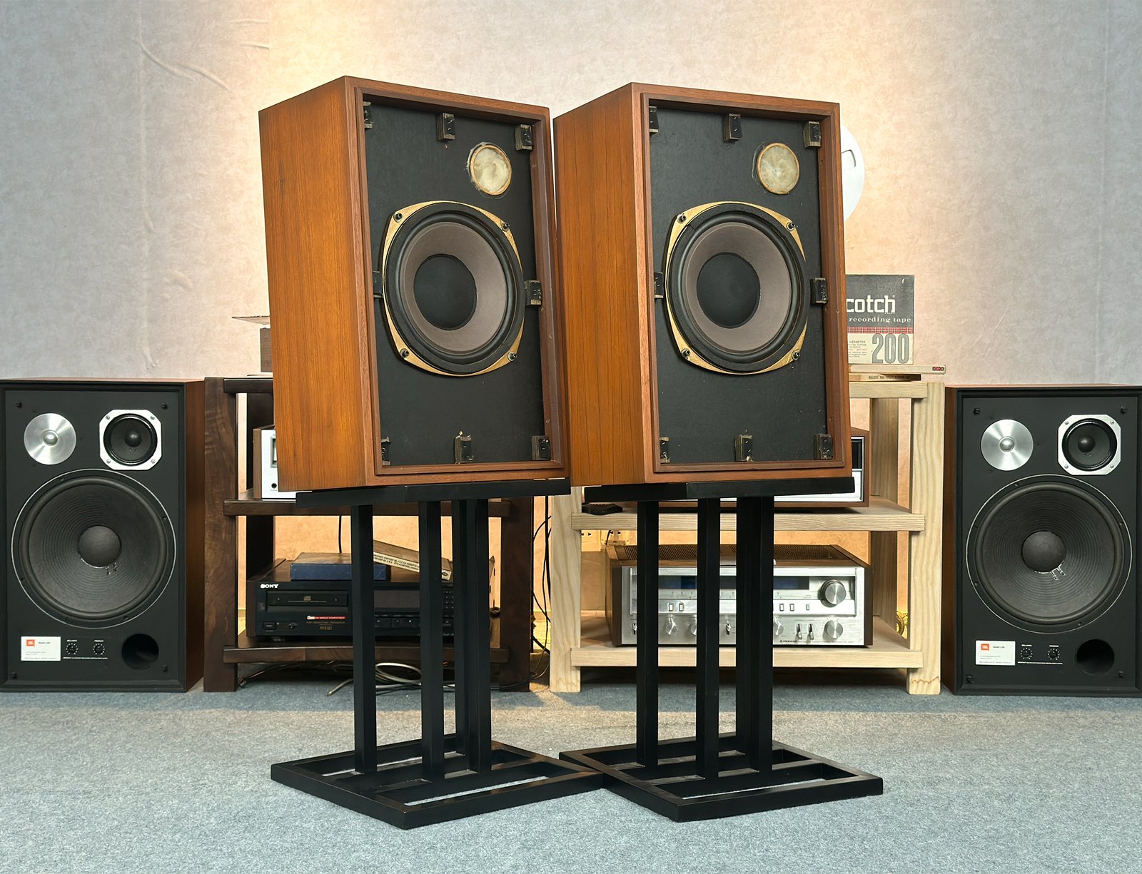 Outstanding Tannoy 295-8 Pair of Speakers Outstanding Tannoy 295-8 Pair of Speakers