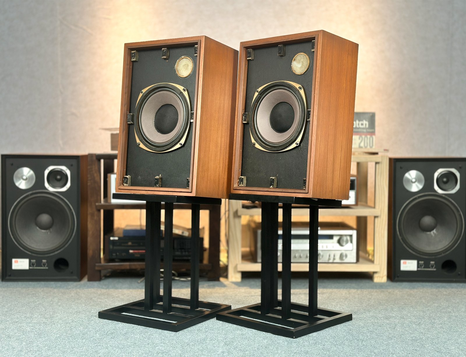 Outstanding Tannoy 295-8 Pair of Speakers Outstanding Tannoy 295-8 Pair of Speakers
