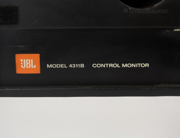 1thlc0516_jbl 4311b Speakers (11)