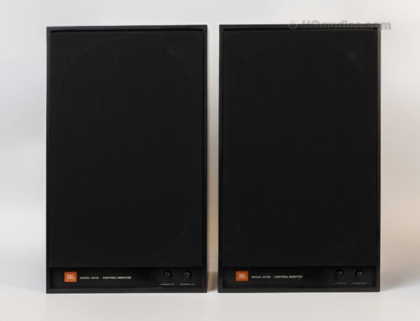1thlc0516_jbl 4311b Speakers (2)