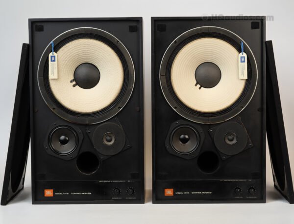 1thlc0516_jbl 4311b Speakers (4)