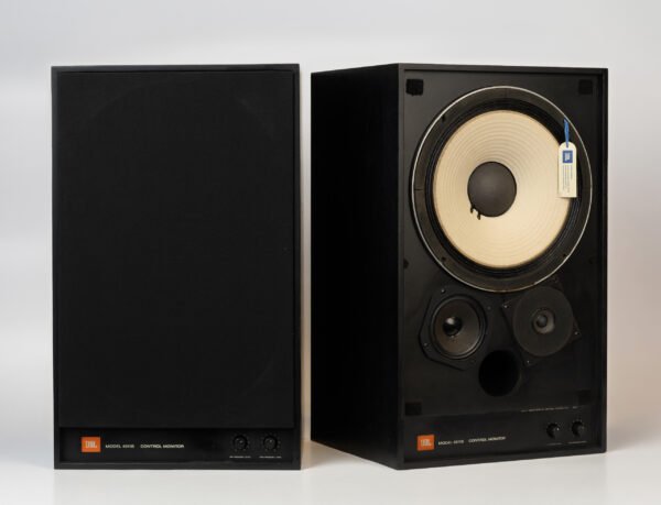 1thlc0516_jbl 4311b Speakers (5)
