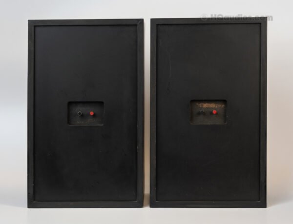 1thlc0516_jbl 4311b Speakers (8)