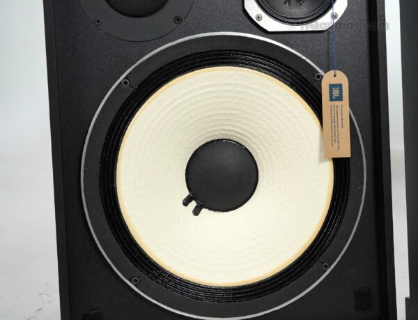 Jbl_4312a_speakers_2qe0083_12