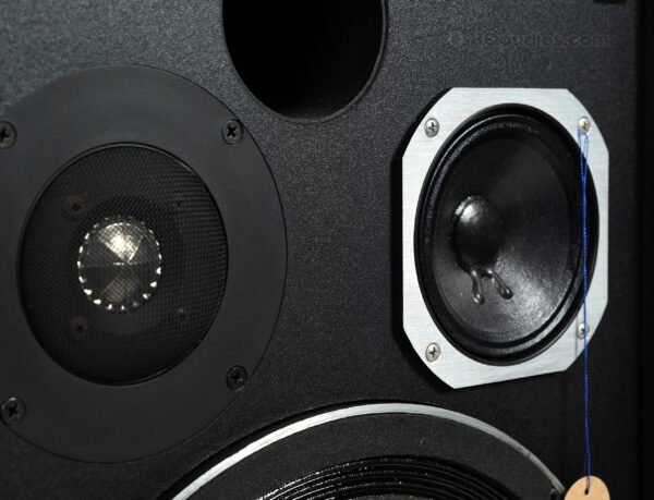 Jbl_4312a_speakers_2qe0083_13