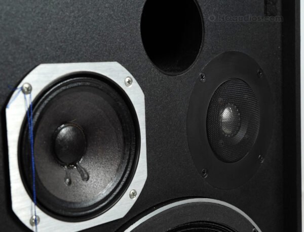 Jbl_4312a_speakers_2qe0083_9