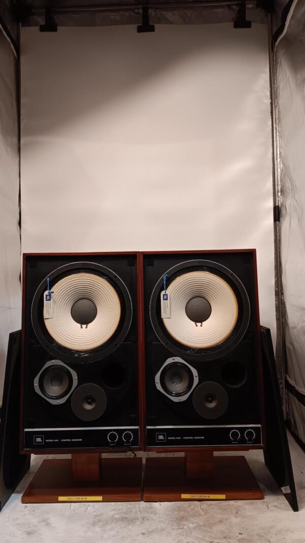 Jbl_4310wx_speakers_1tolc0148 (1)