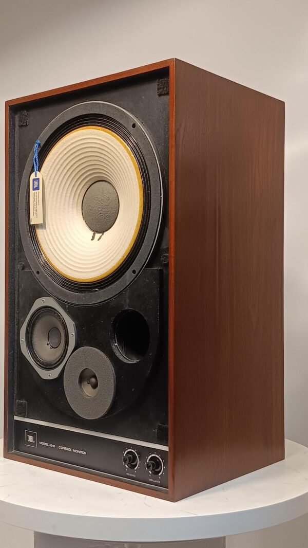Jbl_4310wx_speakers_1tolc0148 (5)