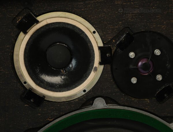 1tolc2262_speakers_wharfedale-w70e (10)