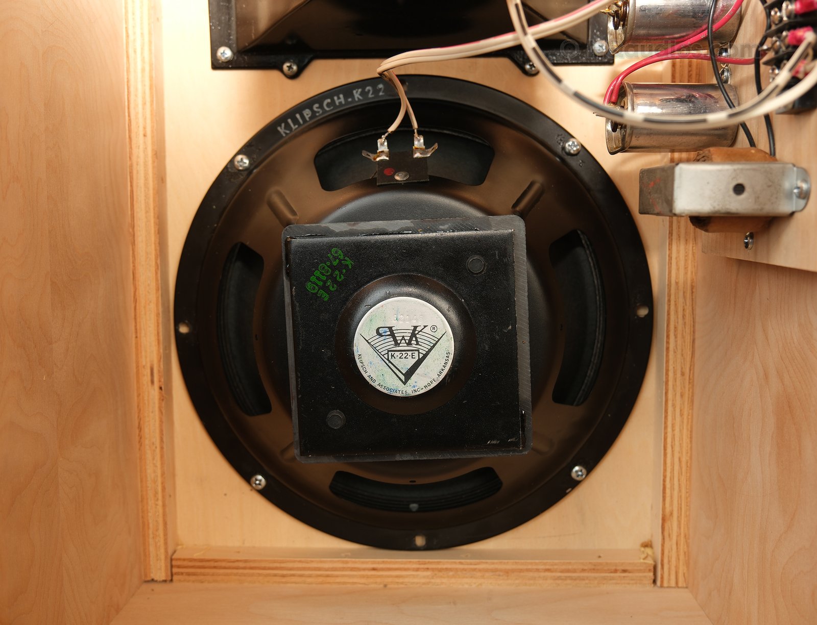 1thl0023_speakers_klipsch_heresy (4) 1thl0023_speakers_klipsch_heresy (4)